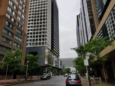 20 Edward Street 601, Toronto C01, On M5g 1c9
