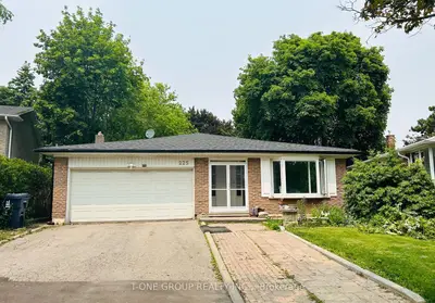 225 Kingslake Road Upper, Toronto C15, On M2j 3g9