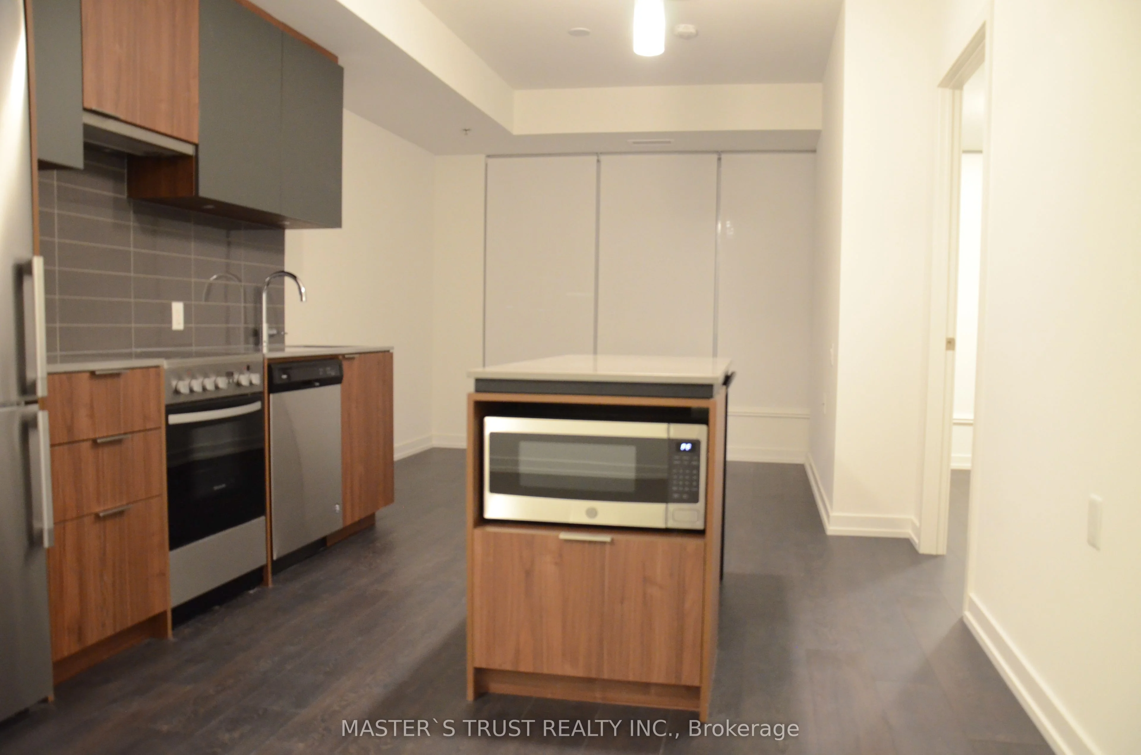 203 College st Street 2501, Toronto C01, ON M5T 1P9