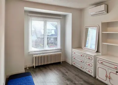 179 Oakwood Avenue Bedroom, Toronto C03, On M6e 2v1