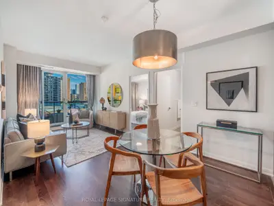 500 Sherbourne Street 608, Toronto C08, On M4x 1l1