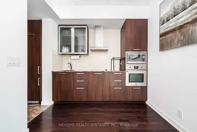 14 York Street 1705, Toronto C01, On M5j 0b1