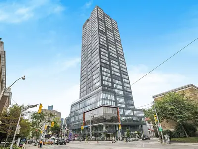 203 College Street 1302, Toronto C01, On M5t 1p9