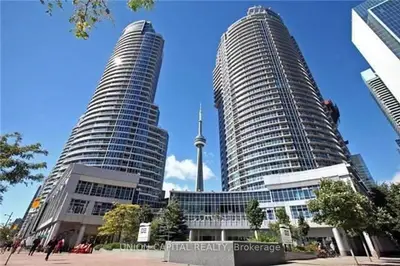 8 York Street 409, Toronto C01, On M5j 2y2