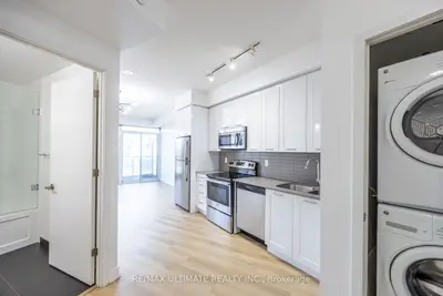 50 Bruyeres Mews 902, Toronto C01, On M5v 0h8
