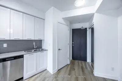 50 Bruyeres Mews 902, Toronto C01, On M5v 0h8