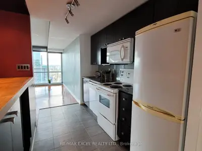 11 Brunel Court 5205, Toronto C01, On M5v 3y3