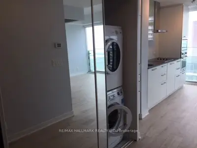 14 York Street W 5212, Toronto C01, On M5j 0b1