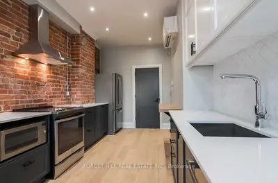 1216 Dundas Street W 2nd Flr, Toronto C01, On M6j 1x5