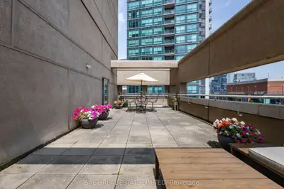 25 The Esplanade Avenue 1713, Toronto C08, On M5e 1w5