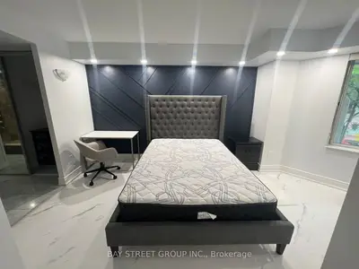 33 University Avenue 207-r1, Toronto C01, On M5j 2s7