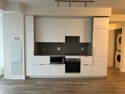 28 Freeland Street 2208, Toronto C01, On M5e 0e3