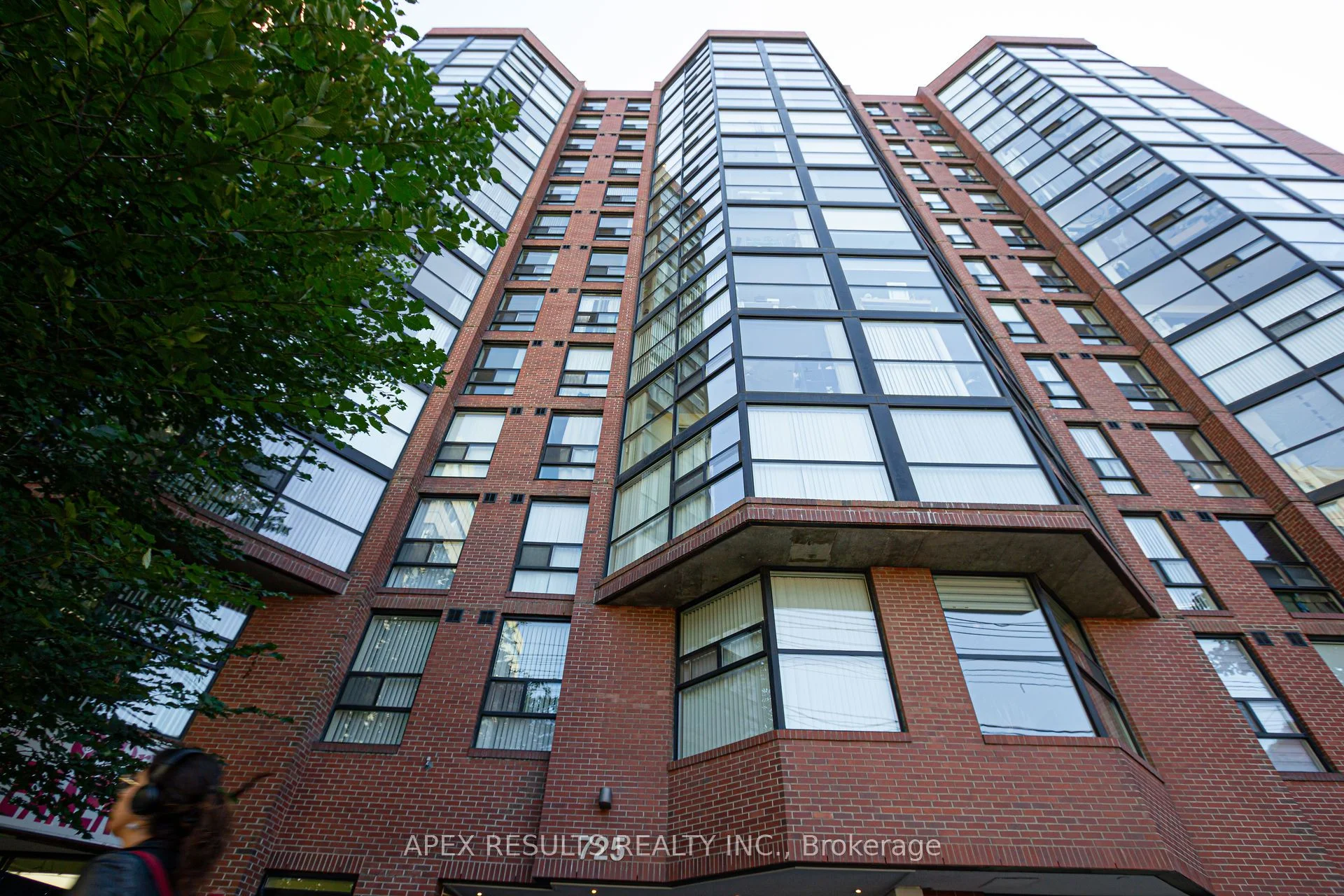 725 King Street W 901, Toronto C01, On M5v 2w9