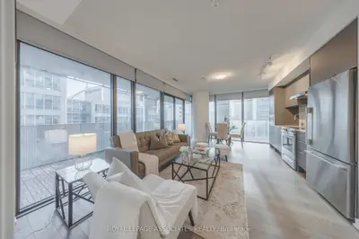 25 Richmond Street E 1205, Toronto C08, On M5c 0a6