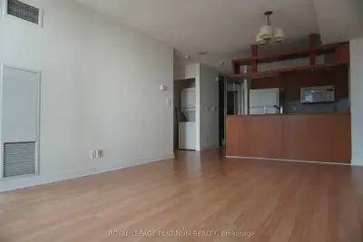 81 Navy Wharf Court 2101, Toronto C01, On M5v 3s2
