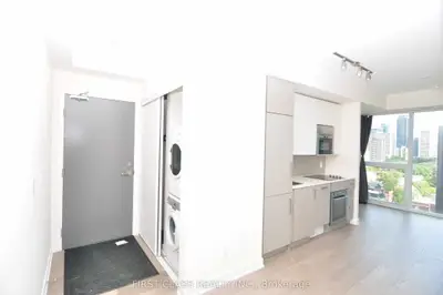 17 Dundonald Street 1306, Toronto C08, On M4y 1k3