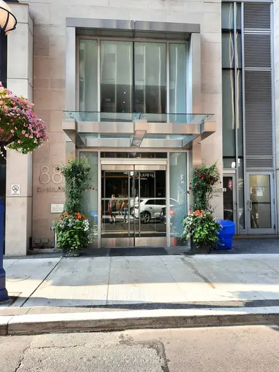 88 Cumberland Street 707, Toronto C02, On M5r 0c8