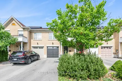 Att/Row/Townhouse in Toronto
