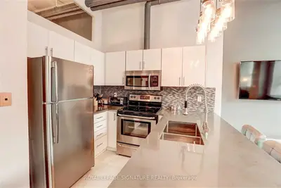 700 King Street W 706, Toronto C01, On M5v 2y6