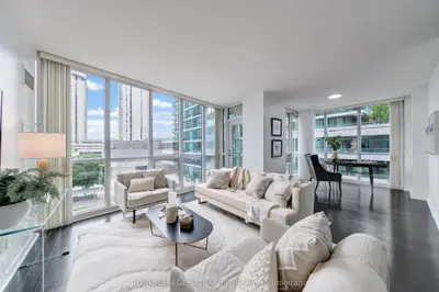 18 Harbour Street 404, Toronto C01, On M5j 2z6