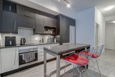 30 Nelson Street 228, Toronto C01, On M5v 0h5