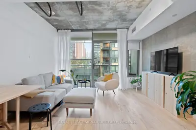 25 Oxley Street 912, Toronto C01, On M5v 2j5