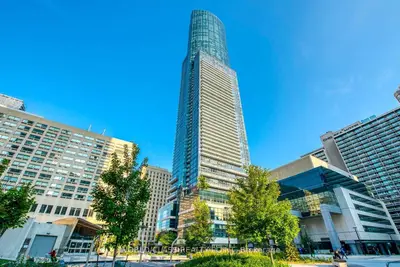 386 Yonge Street 1805, Toronto C01, On M5b 0a5