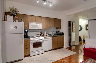 9 Spadina Avenue 515, Toronto C01, On M5v 3v5