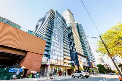 28 Wellesley Street E 304, Toronto C08, On M4y 0c4