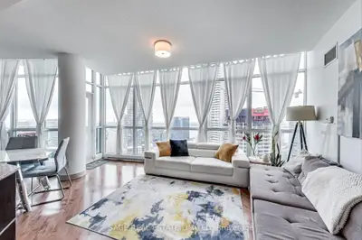 18 Yonge Street 3909, Toronto C01, On M5e 1z8