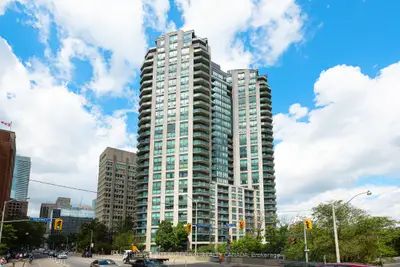 300 Bloor Street E 1805, Toronto C09, On M4w 3y2