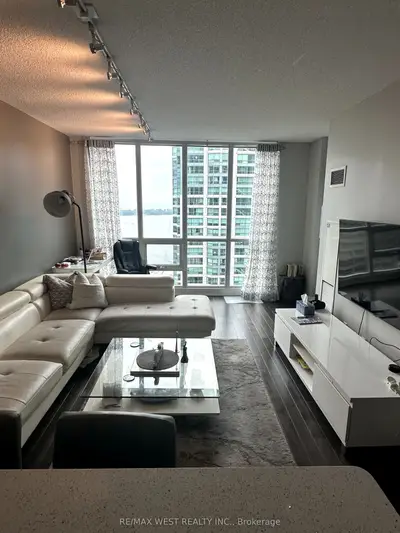 16 Yonge Street 2710, Toronto C01, On M5e 2a1