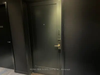 28 Wellesley Street 3010, Toronto C08, On M5b 1m4