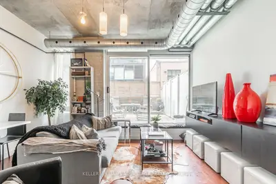 32 Stewart Street 203, Toronto C01, On M5v 3t2