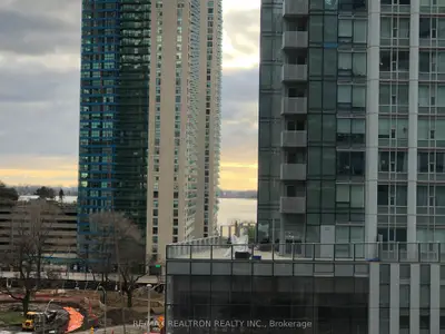 14 York Street 604, Toronto C01, On M5j 0b1