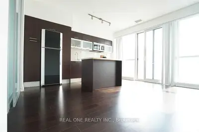 386 Yonge Street 3611, Toronto C01, On M5b 0a5