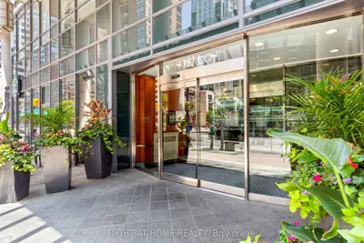 1121 Bay Street 808, Toronto C01, On M5s 3l9