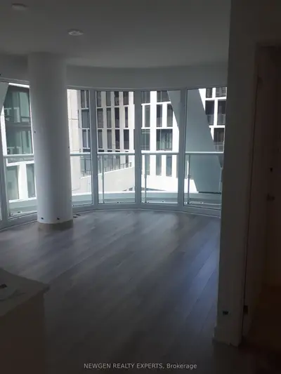 230 Simcoe Street 731, Toronto C01, On M5t 1t4
