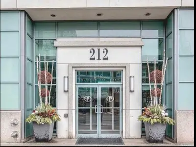 212 Eglinton Avenue E 708, Toronto C10, On M4p 0a3