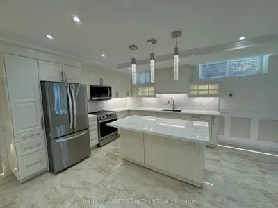 36 Churchill Avenue Lower, Toronto C01, On M6j 2b4