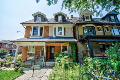 472 Crawford Street, Toronto C01, On M6g 3j8