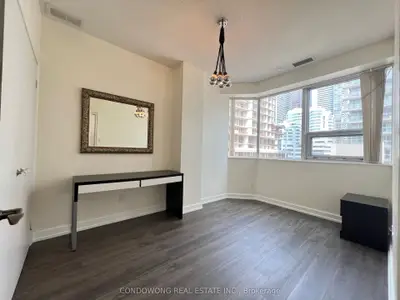 393 King Street W 702, Toronto C01, On M5v 3g8