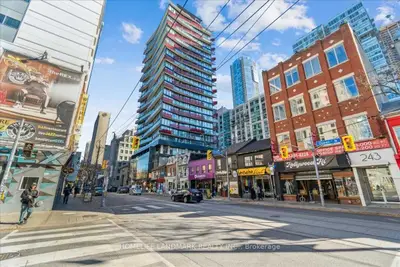 215 Queen Street W 702, Toronto C01, On M5v 0p5