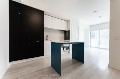 33 Helendale Avenue 2209, Toronto C03, On M4r 0a4