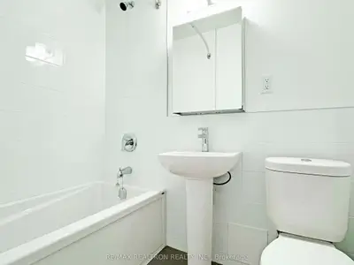 95 Lawton Boulevard 704, Toronto C02, On M4v 1z8