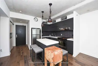 55 Stewart Street 913, Toronto C01, On M5v 2v1