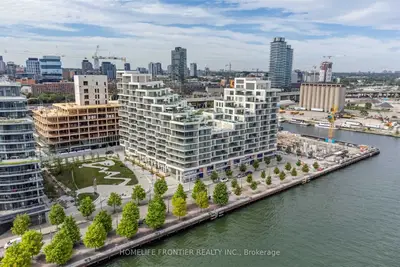 Condo Apartment in Toronto