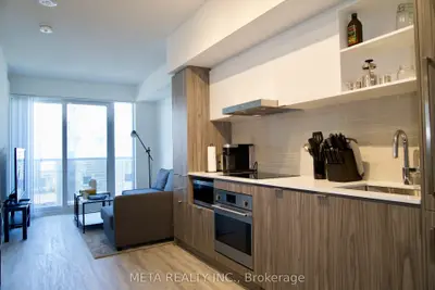 55 Cooper Street 3915, Toronto C08, On M5e 0g1