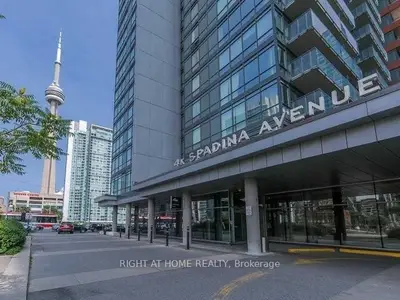 4k Spadina Avenue 727, Toronto C01, On M5v 3y9