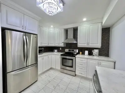 298 Empress Main Floor Avenue #0 #2, Toronto C14, On M2n 3v4